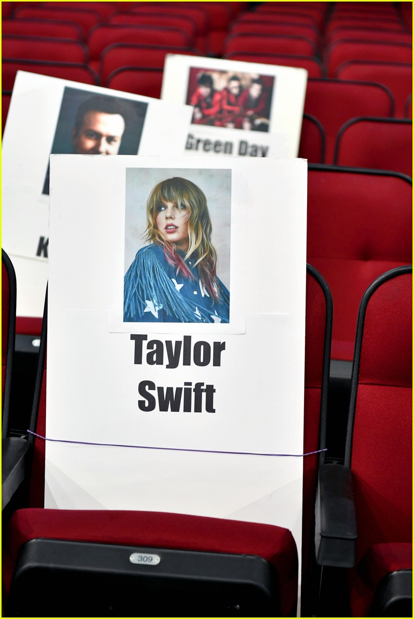 AMAs 2019 Seating Chart Revealed See Where Taylor Swift, Selena Gomez