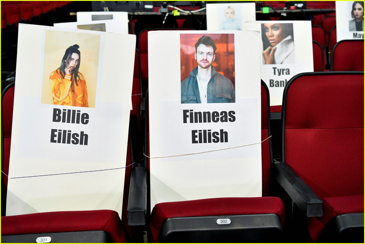 AMAs 2019 Seating Chart Revealed See Where Taylor Swift, Selena Gomez