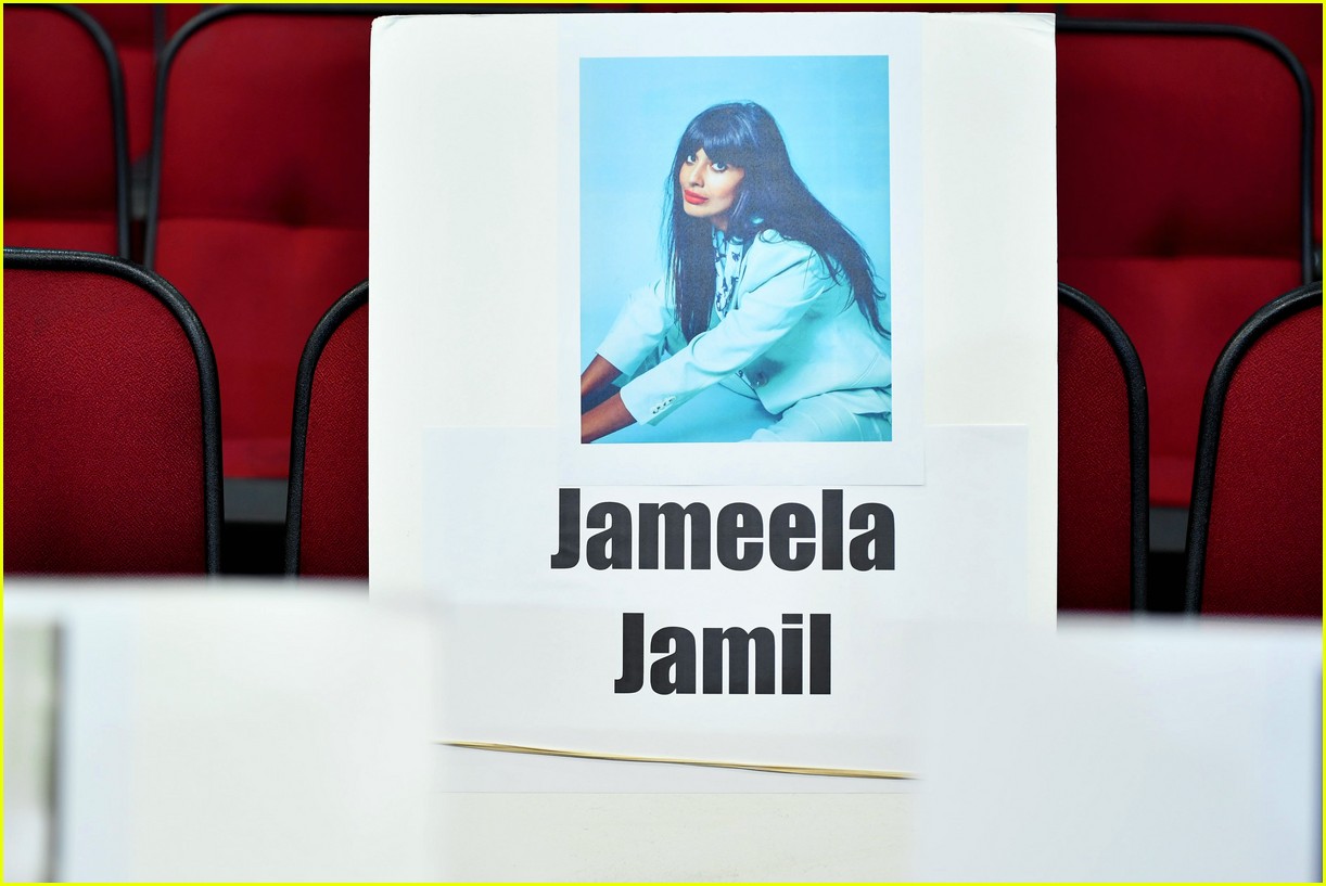 AMAs 2019 Seating Chart Revealed See Where Taylor Swift, Selena Gomez