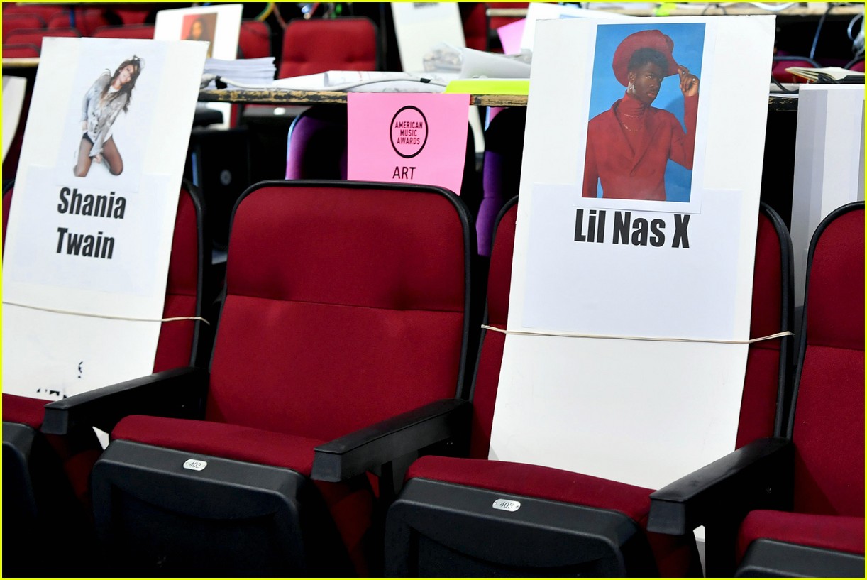 AMAs 2019 Seating Chart Revealed See Where Taylor Swift, Selena Gomez