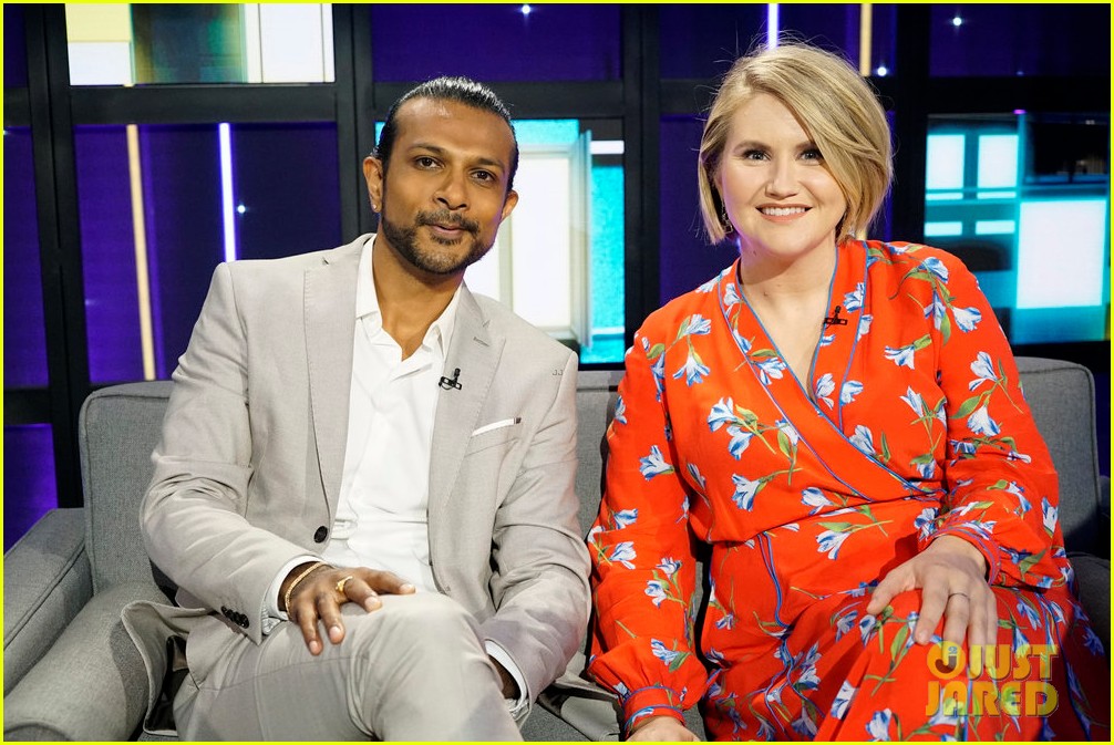 jillian bell apologizes to elijah wood after she fangirled out 014395317