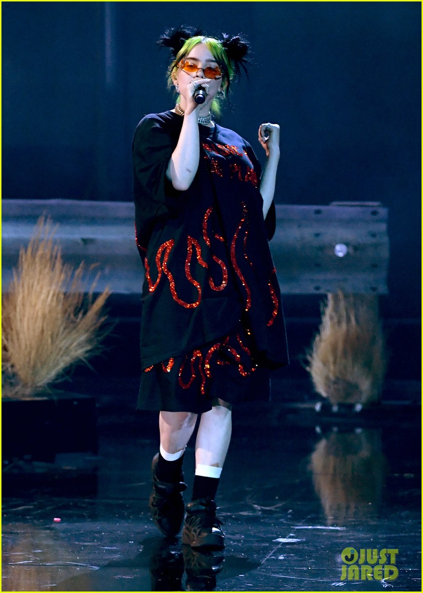 Billie Eilish Performs 'All The Good Girls Go To Hell' at American(00)