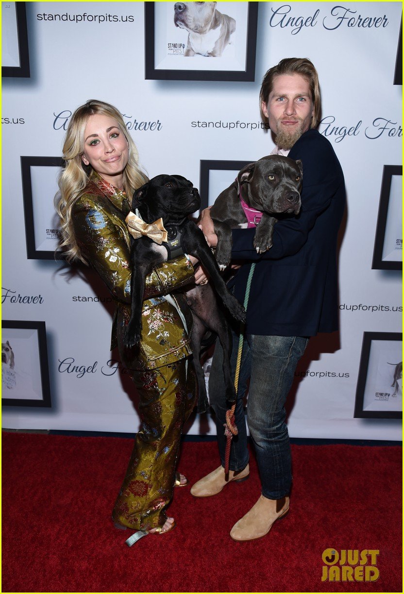 kaley cuoco hosts stand up for pits gala 2019 with karl cook 054382006