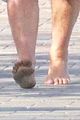 mel gibson went barefoot while shopping 05