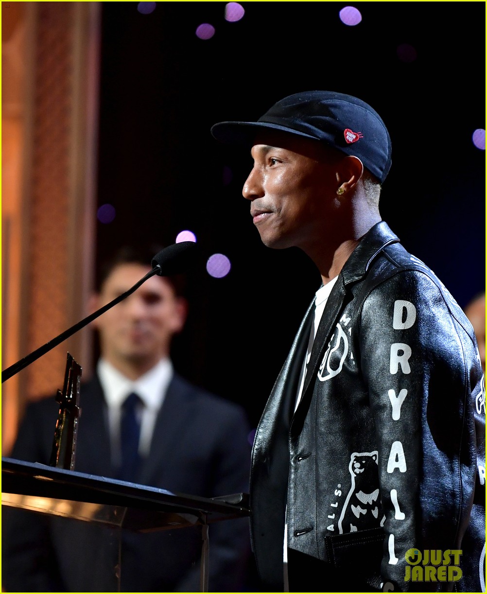 alicia keys honors pharrell williams letter to my godfather at hollywood film awards 2019 334381764