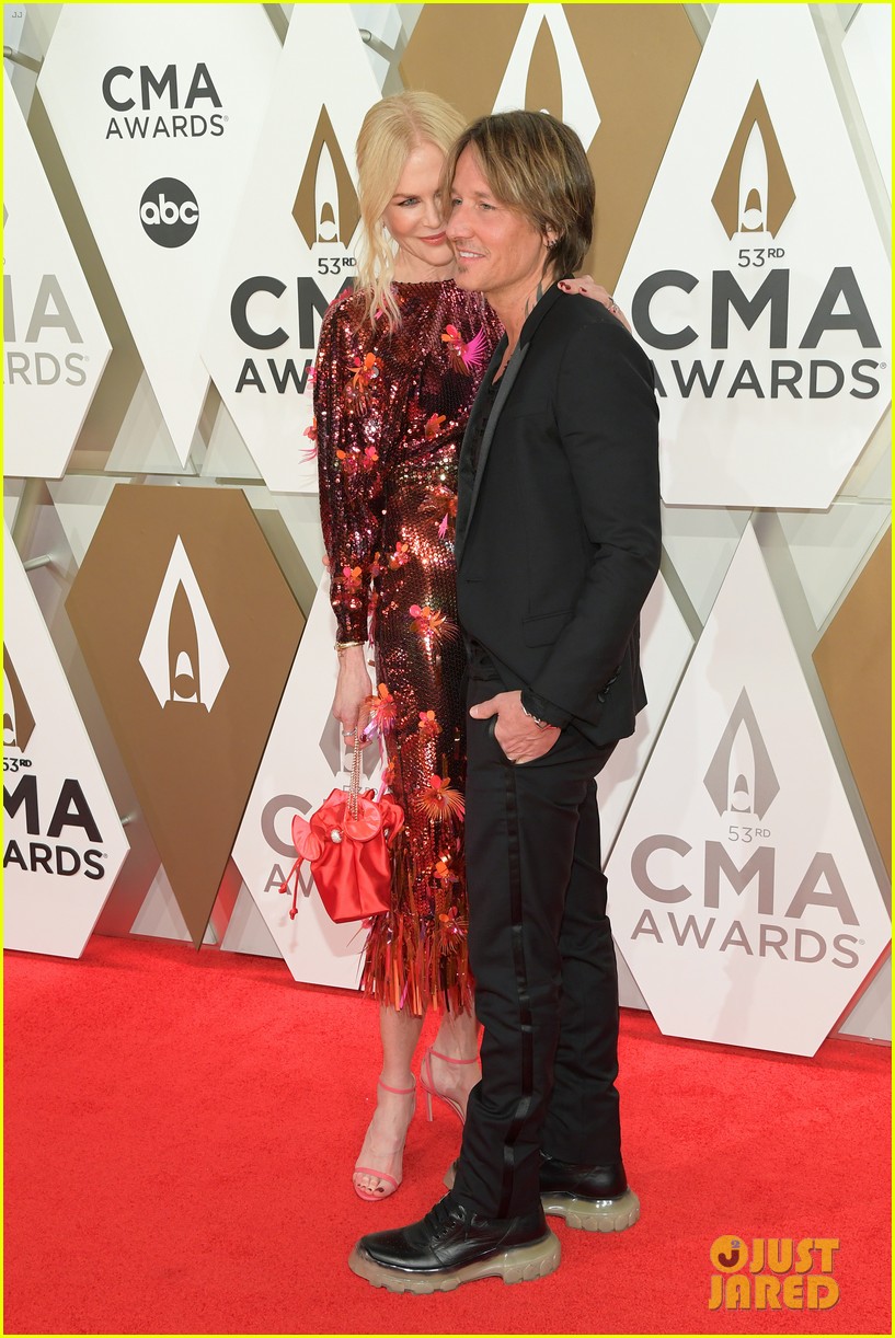 nicole kidman supports keith urban reese witherspoon cma awards 2019 234387713