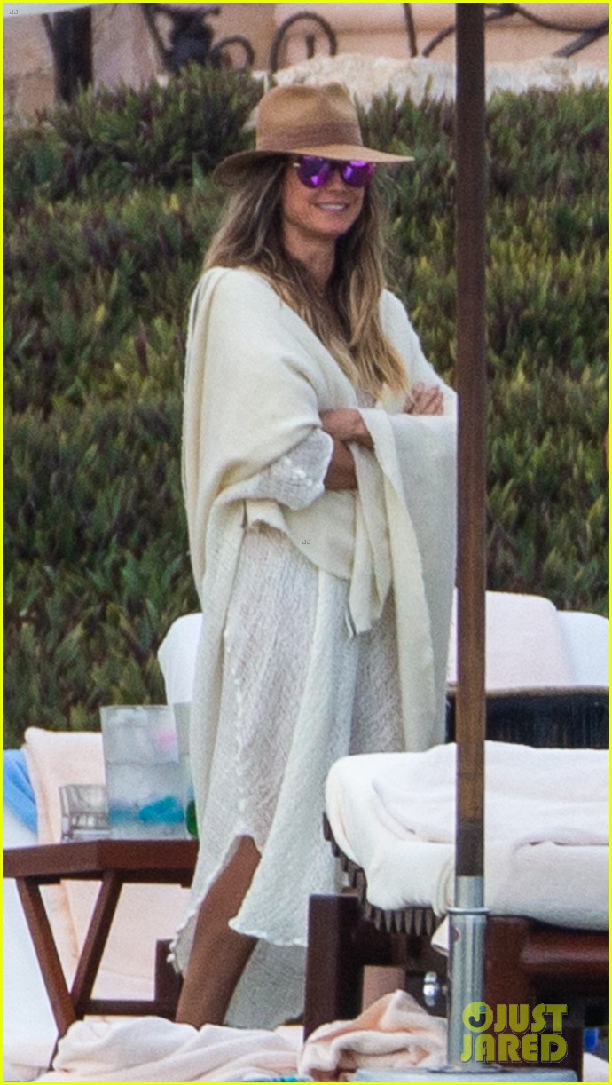 Heidi Klum & Husband Tom Kaulitz Pack on the PDA on Vacation in Cabo(02)