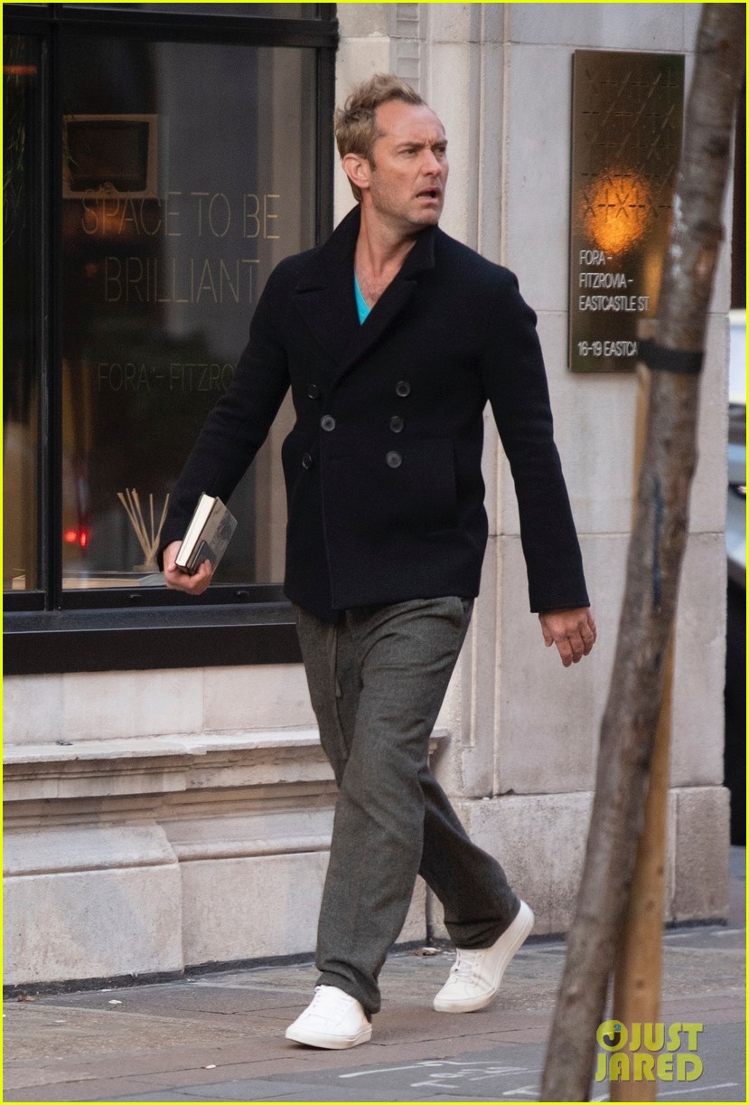 jude law all smiles leaving riff raff production company offices 014390806