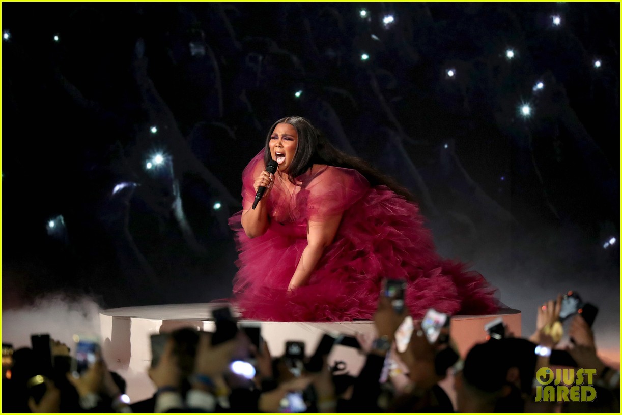 Lizzo Performs 'Jerome' at American Music Awards 2019 (Video) Photo