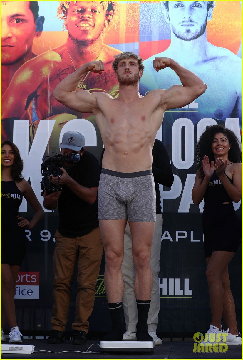 logan paul goes shirtless for weigh in before fight with ksi 014385217