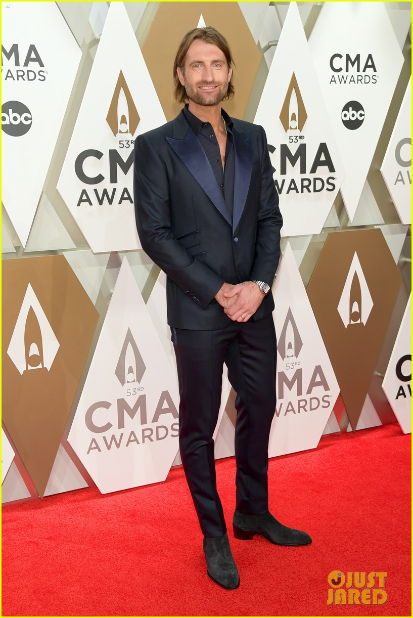 Pregnant Maren Morris Stuns in Blue TwoPiece Gown at CMA Awards 2019