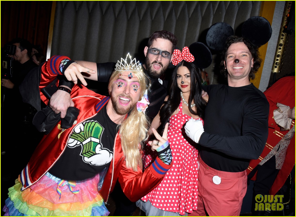jc chasez lance bass have nsync reunion at halloween party 034380424
