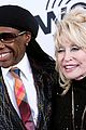 dolly parton jean paul gaultier get honored by we are family foundation 01