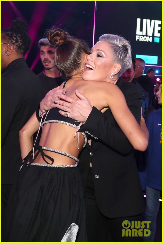 pink brings her kids willow jameson to peoples choice awards 084385866