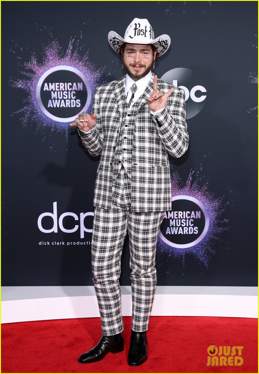 Post Malone & Regina King Get Cute Together on the AMAs 2019 Red Carpet