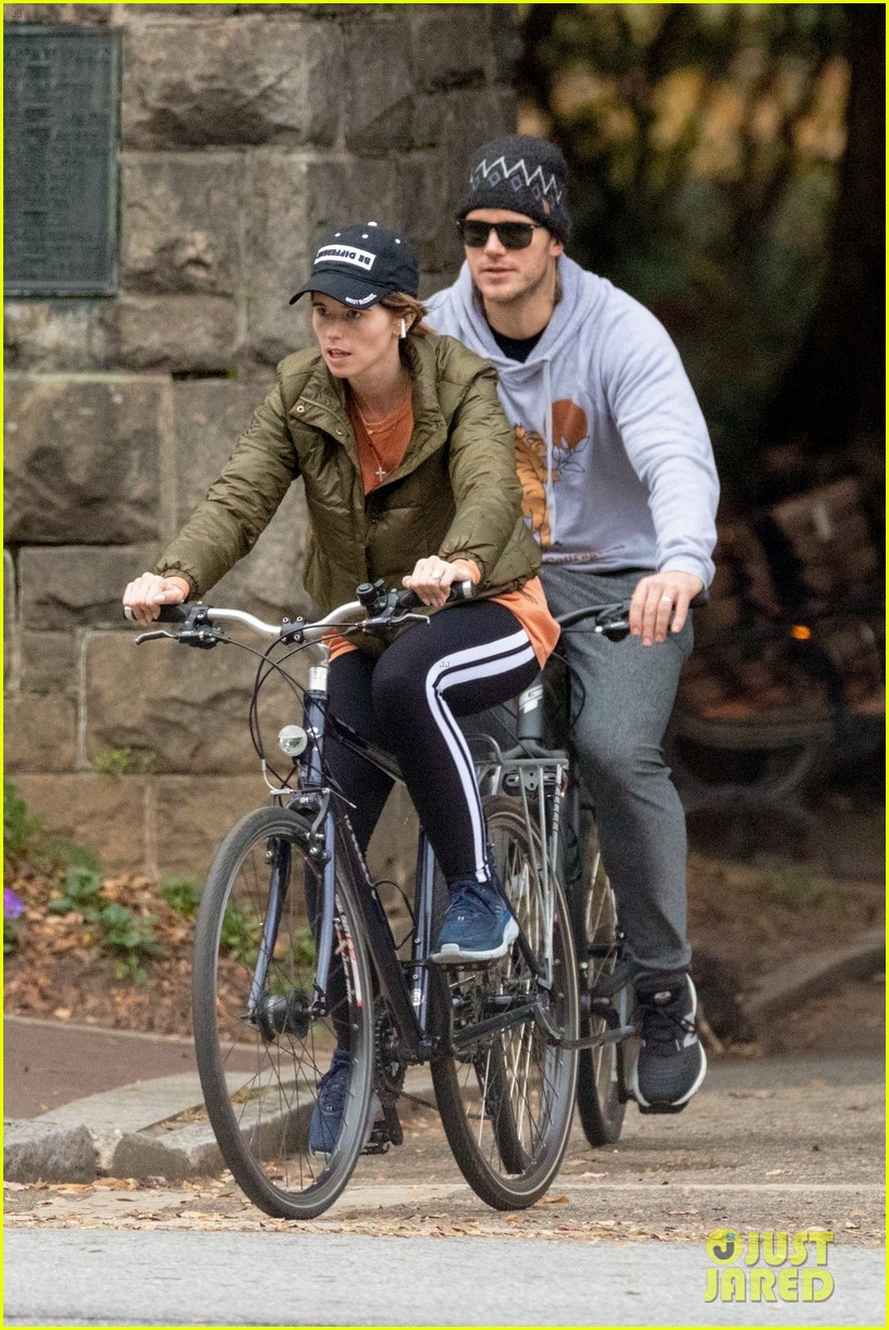 Chris Pratt Goes Bike Riding with Katherine Schwarzenegger in Atlanta(00)