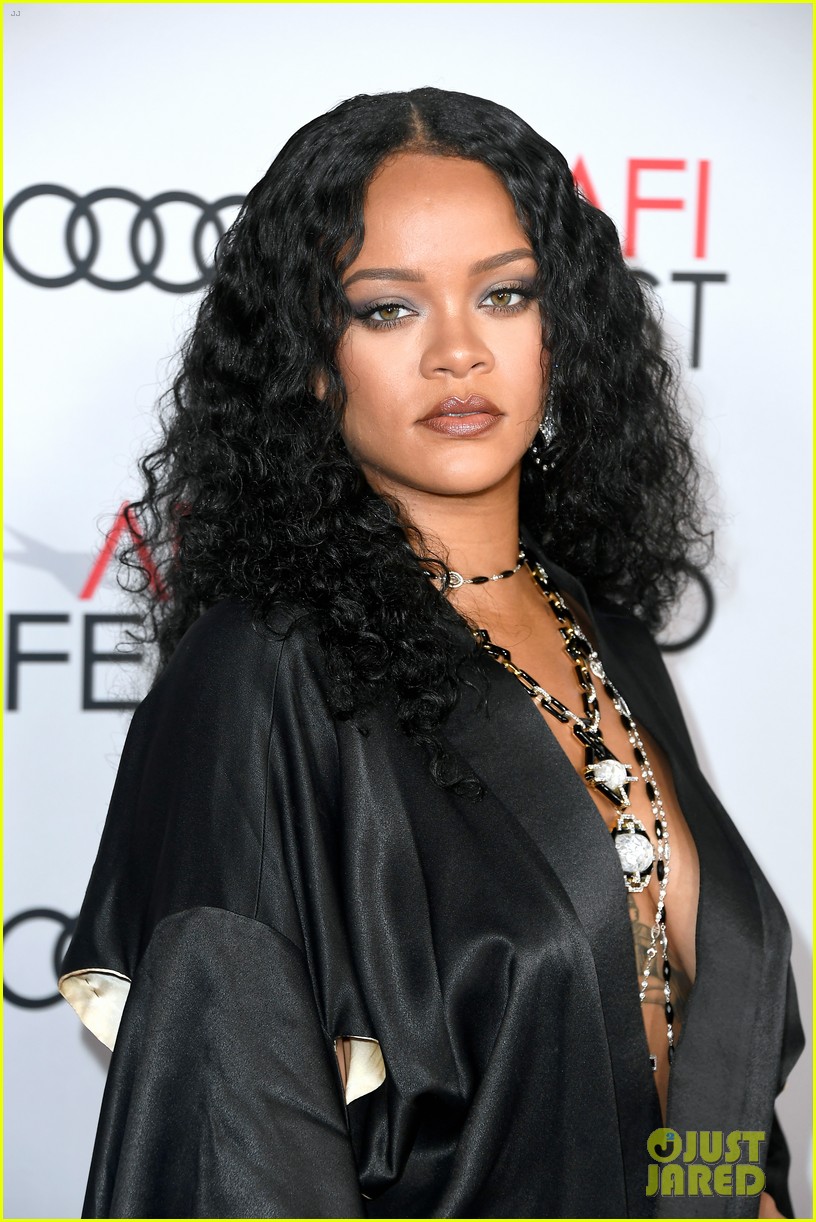 rihanna goes sexy in silk for queen and slim premiere 04