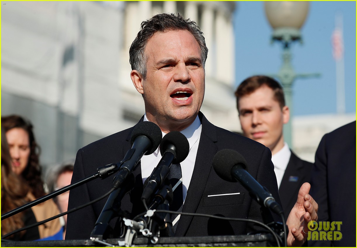 mark ruffalo urges congress take action forever chemicals dark waters 024390786