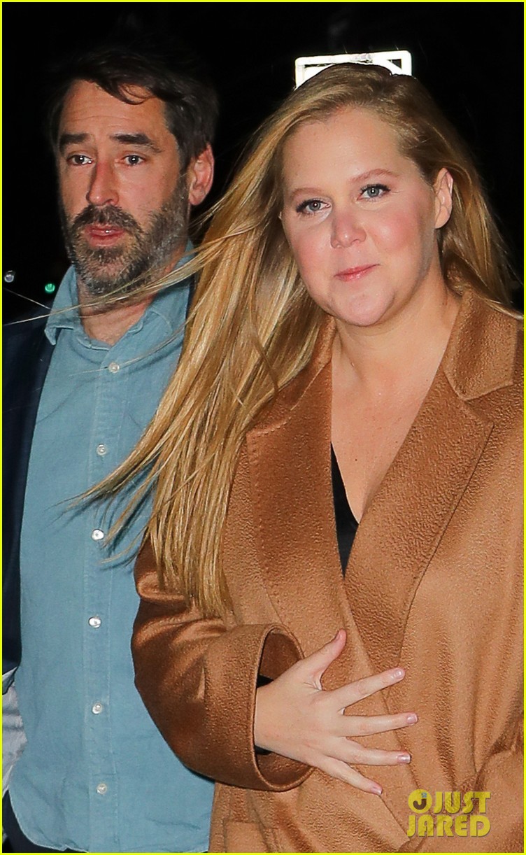 amy schumer enjoys rare night out with husband chris fischer 024387329