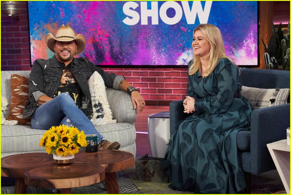 jason aldean opens up about coping after las vegas shooting 04