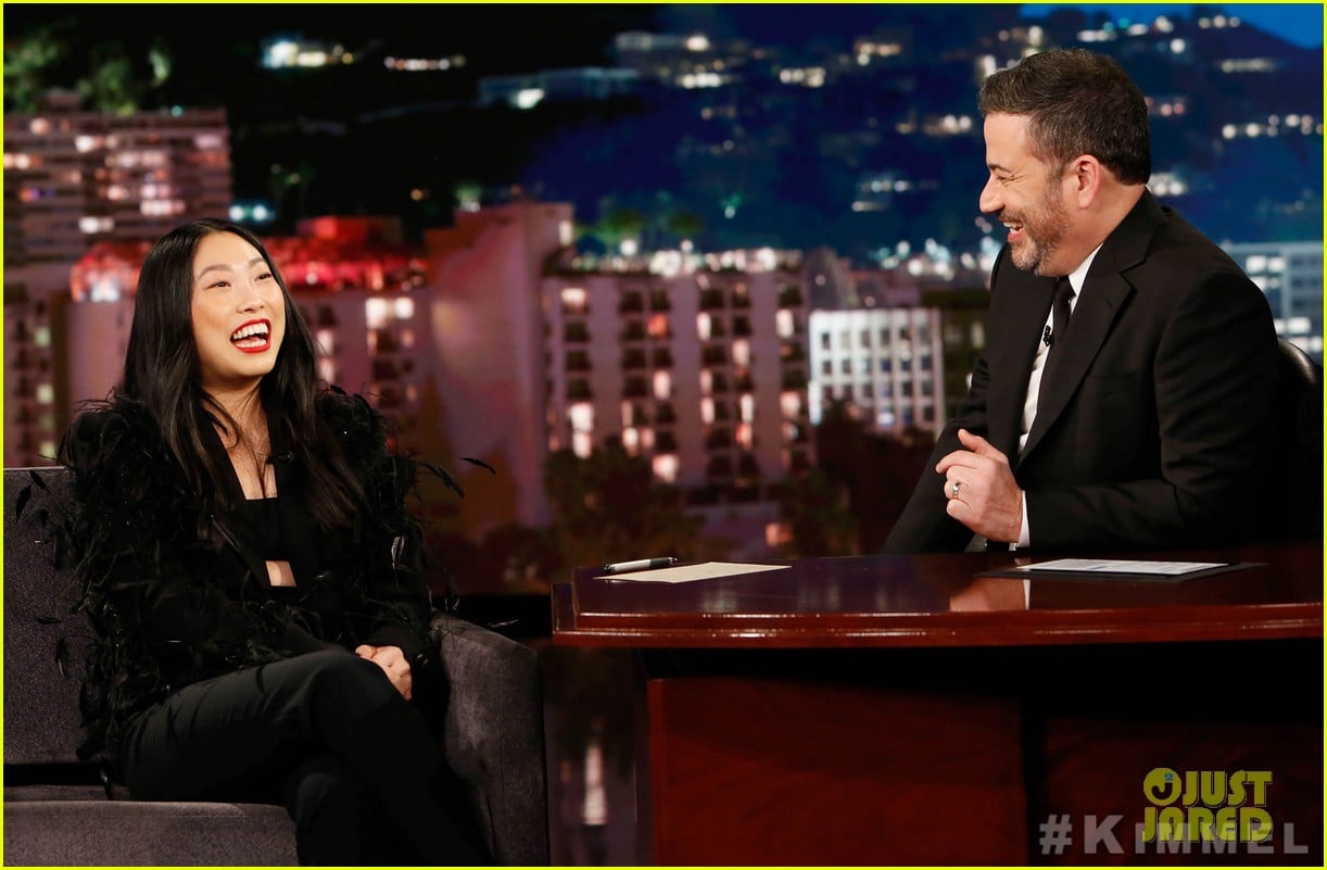 Awkwafina Shows 'Kimmel' Her Aunt's Bonkers Response To Her Golden(01)