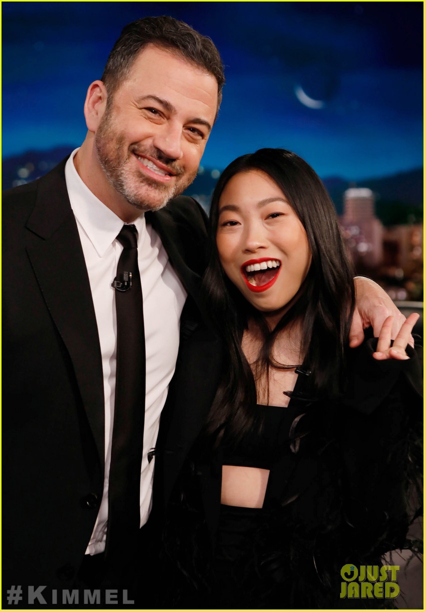 Awkwafina Shows 'Kimmel' Her Aunt's Bonkers Response To Her Golden