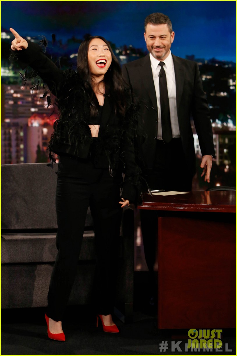 Awkwafina Shows 'Kimmel' Her Aunt's Bonkers Response To Her Golden