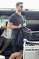 chris hemsworth shows some muscle at the airport 03