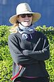 felicity huffman all smiles working on community service hours 05