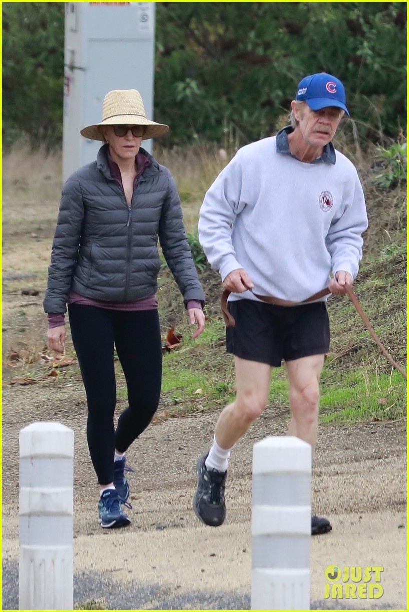 felicity huffman william h macy couple up morning hike 014399868