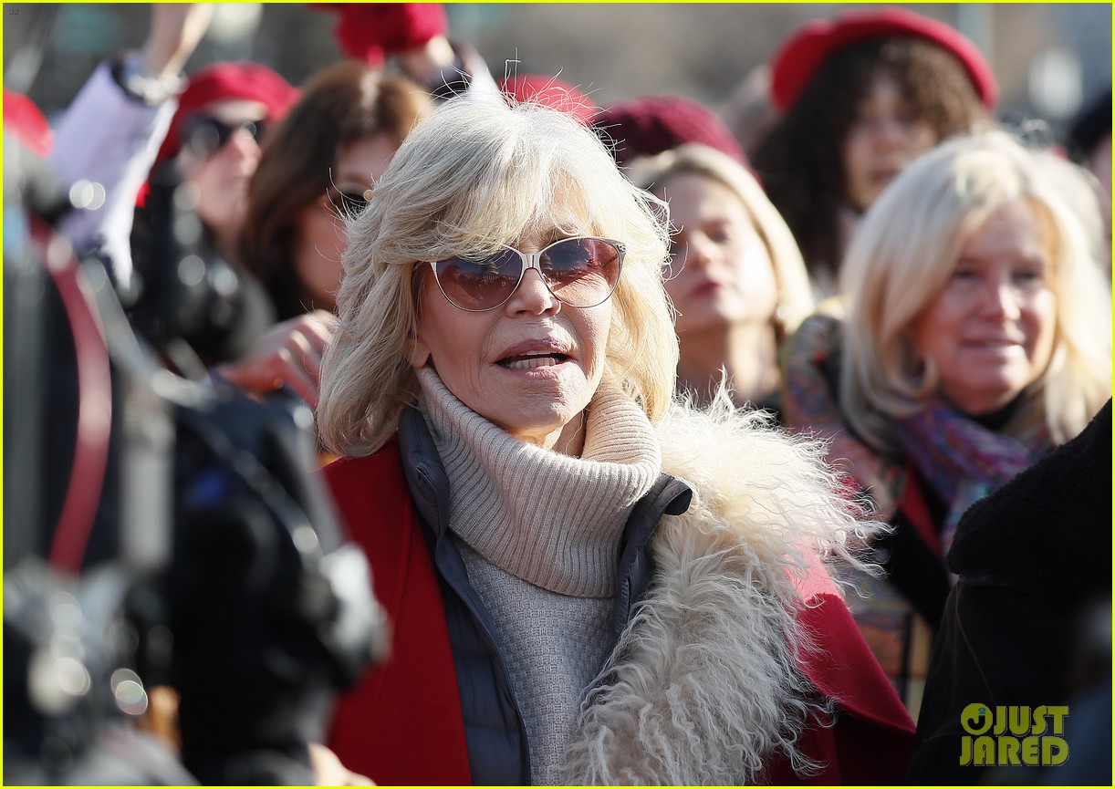 jane fonda arrested eve of bday fire drill friday protest 034405725