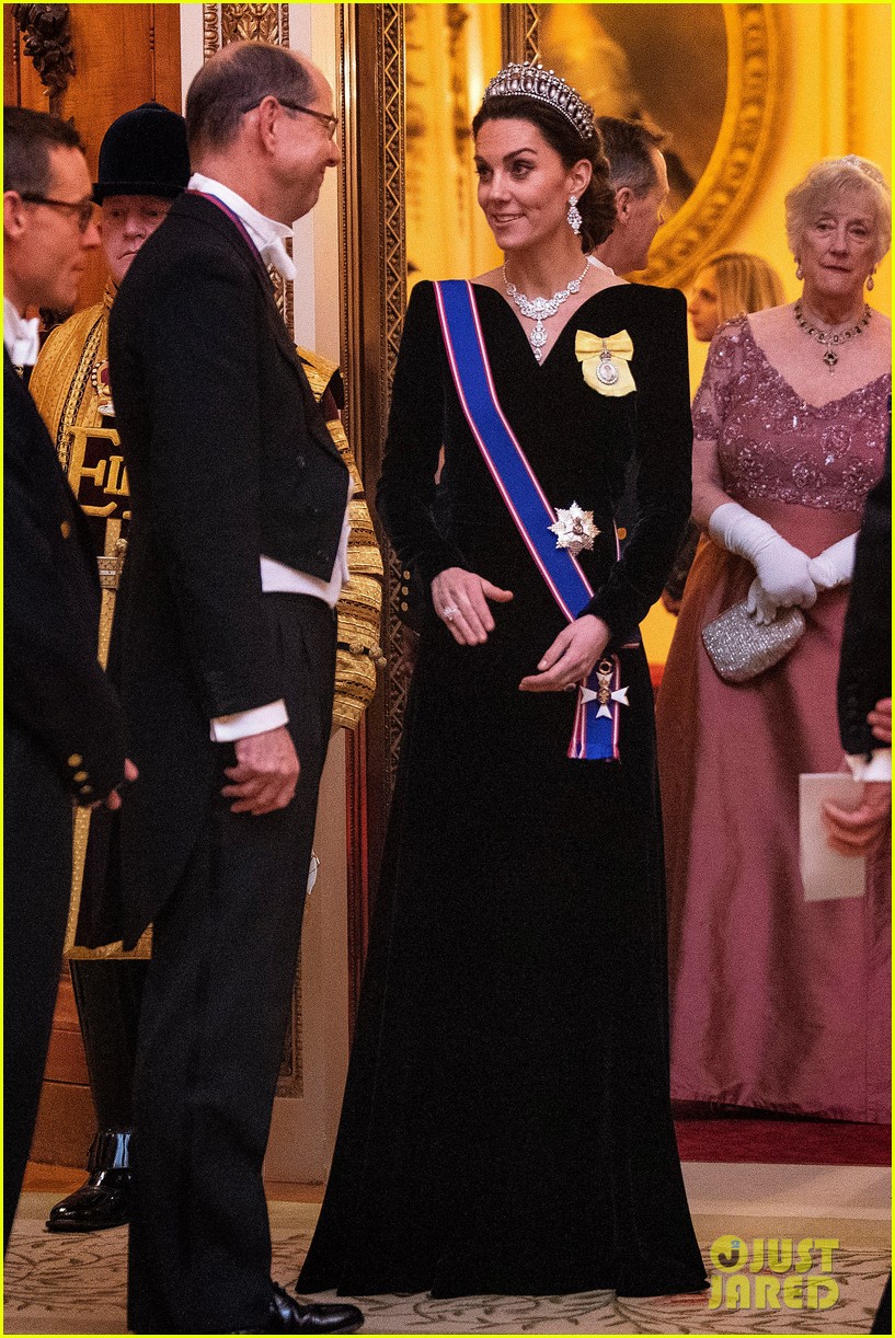 kate middleton wears princess diana tiara queen elizabeth diplomatic 014401514