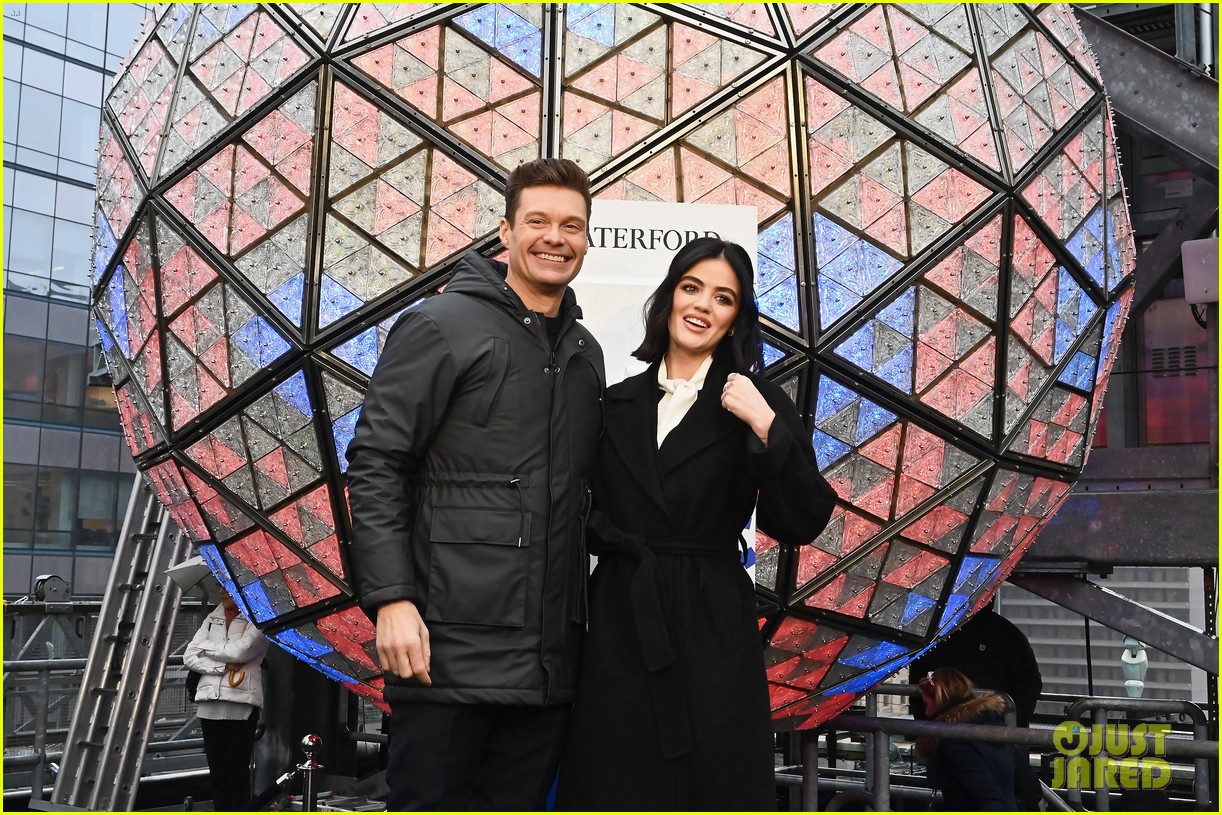 lucy hale nye rehearsals ryan seacrest 154407314