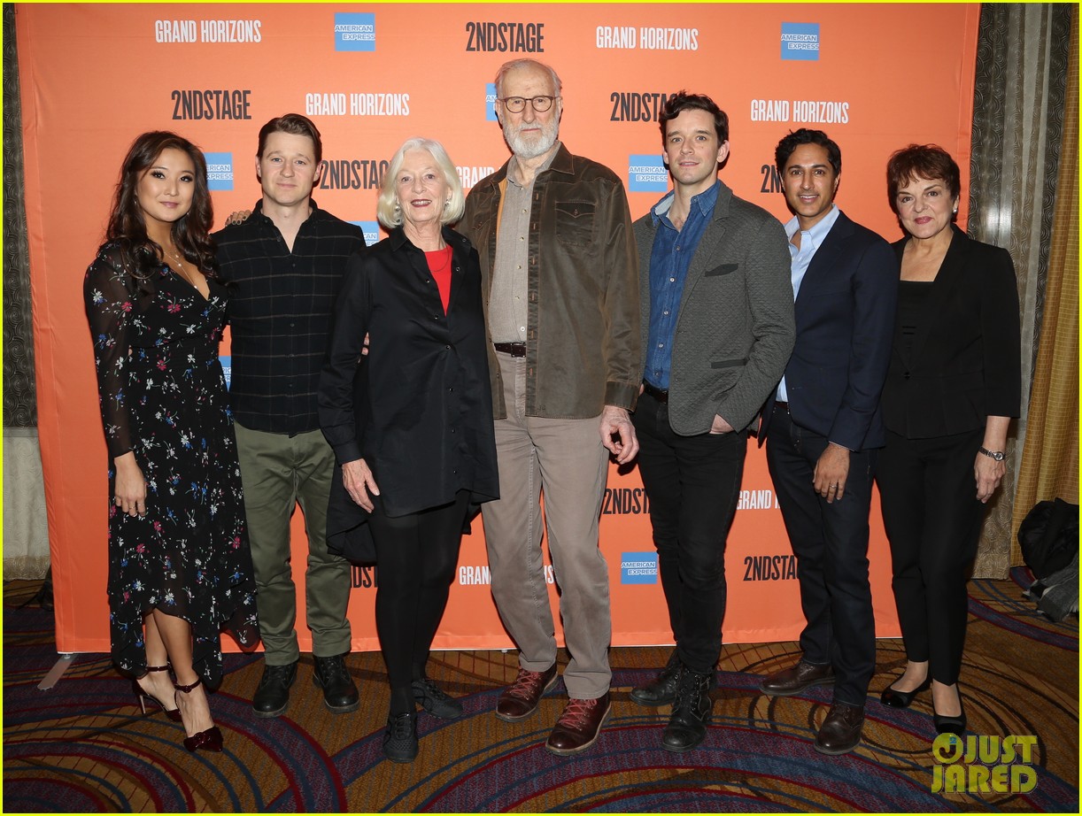 ben mckenzie preps broadway debut in grand horizons with cast photo call 024401884