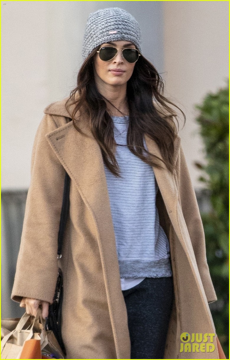 megan fox rare appearance grocery shopping 014400527