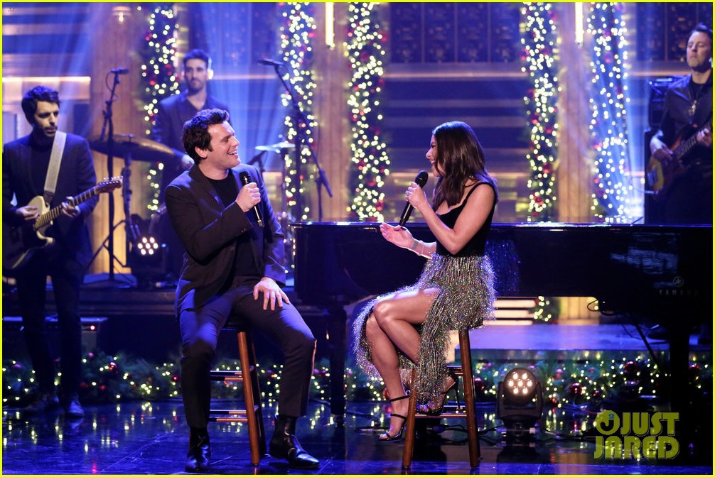 lea michele jonathan groff duet ill be home for christmas on the tonight show 034404595