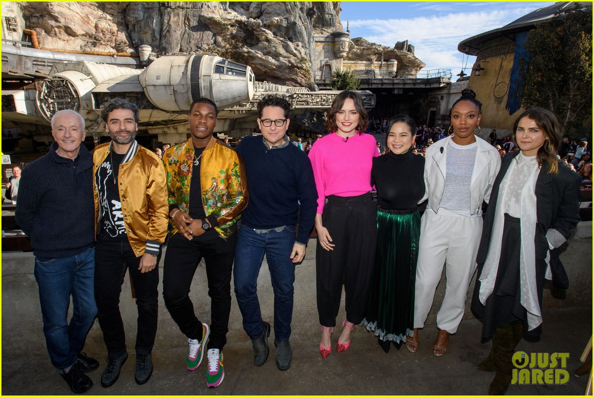star wars the rise of skywalker cast get first look at new disney parks star wars attraction 034397612