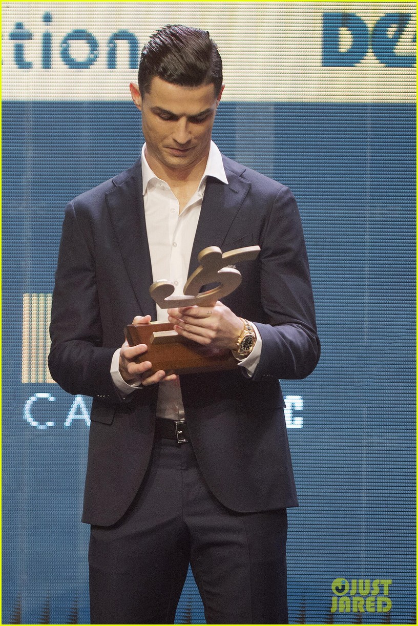 cristiano ronaldo accepts top honor at serie as gala in italy 044397129