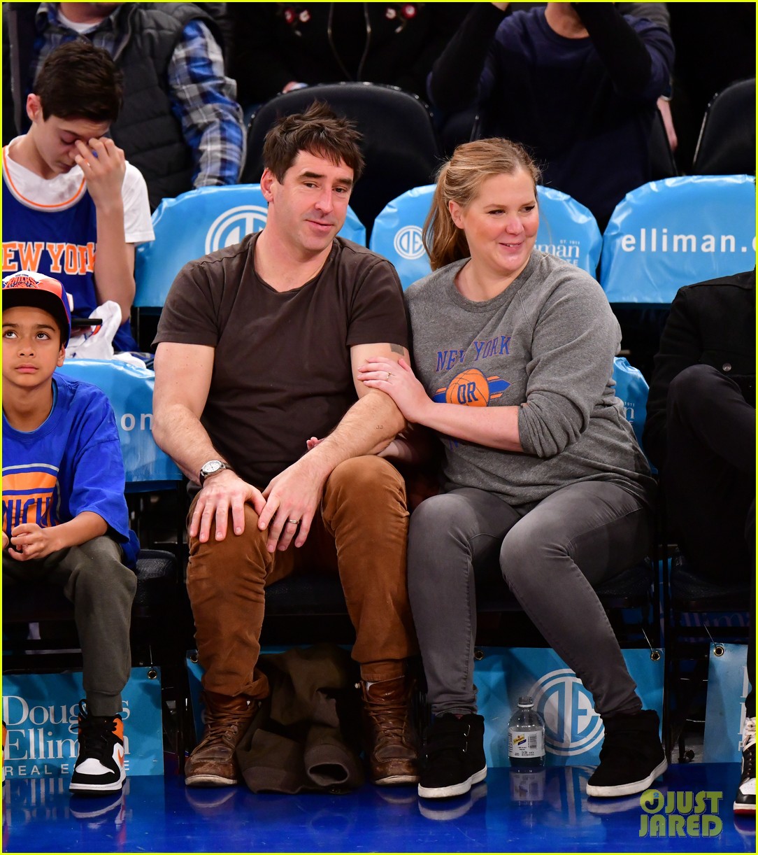 amy schumer husband chris fischer have date night at knicks game in nyc 034406578