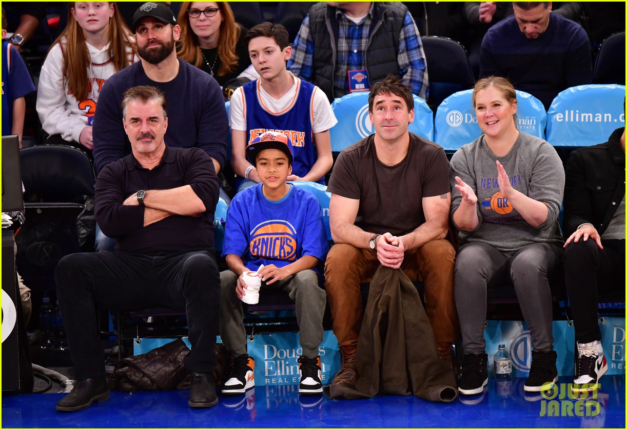 amy schumer husband chris fischer have date night at knicks game in nyc 044406579