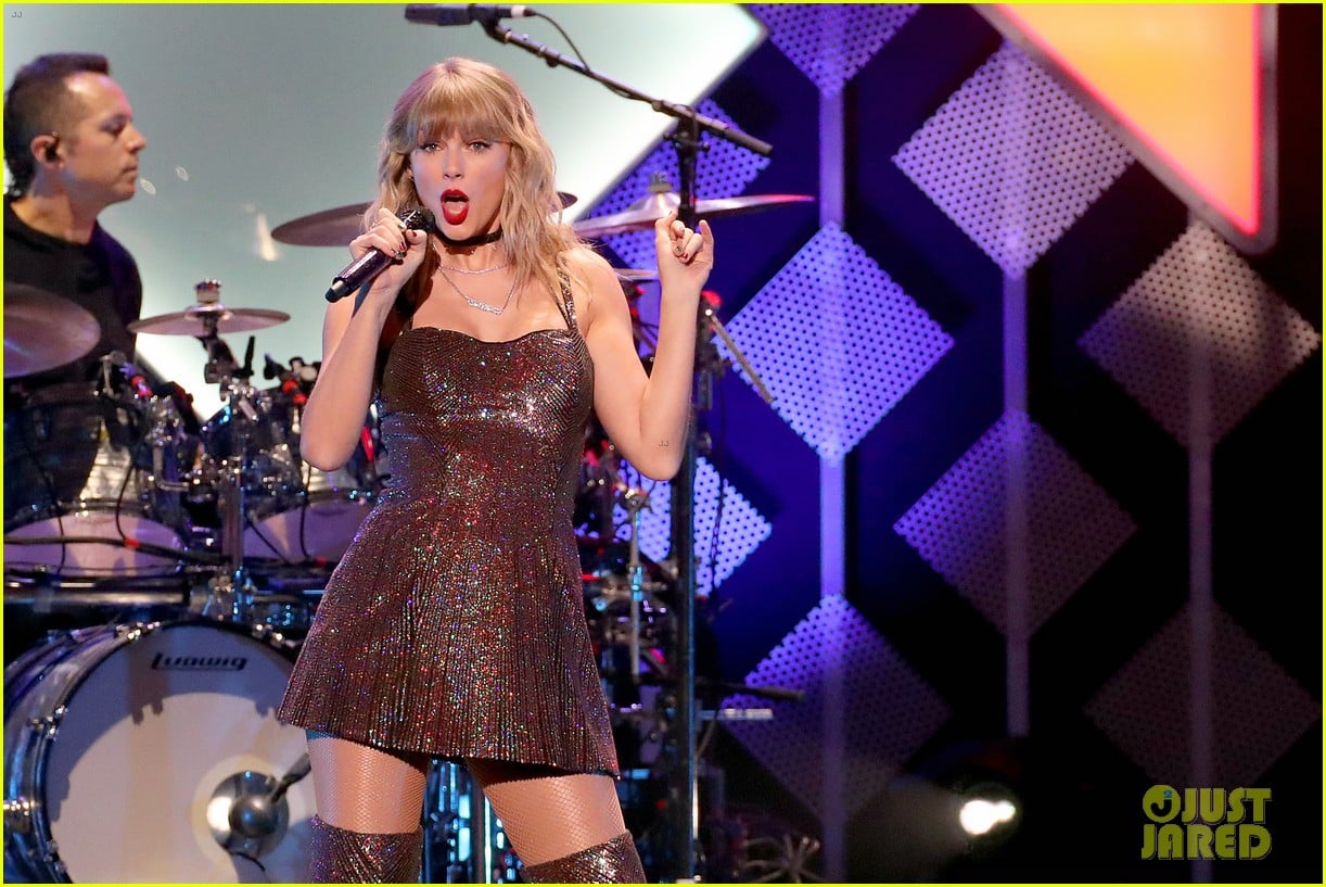 Taylor Swift Celebrates Her 30th Birthday at Z100's Jingle Ball With(00)