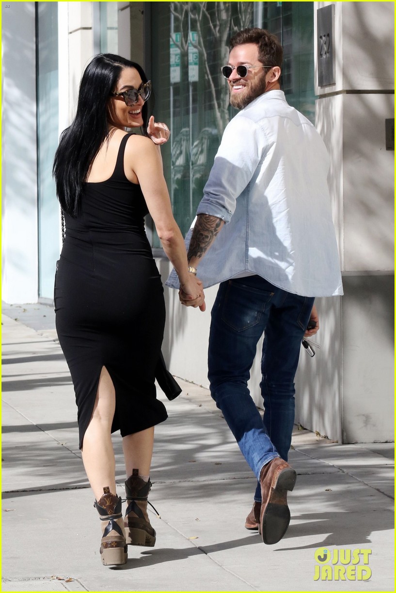 Artem Chigvintsev Cuddles Fiancee Nikki Bella's Baby Bump in Cute PDA(01)