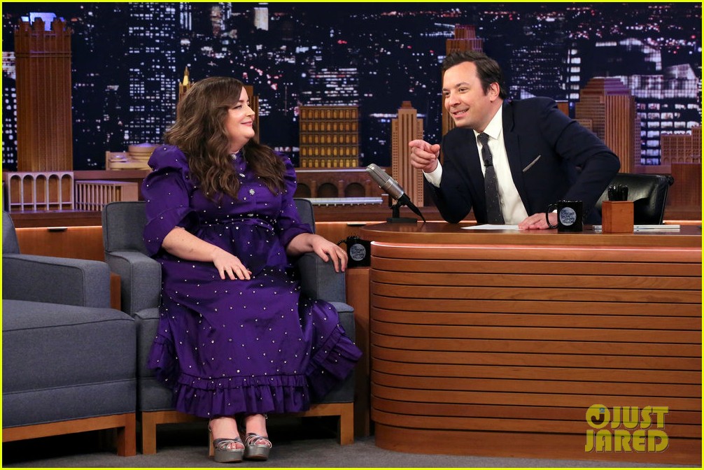 aidy bryant explains snl wardrobe mishap that made her break character 02