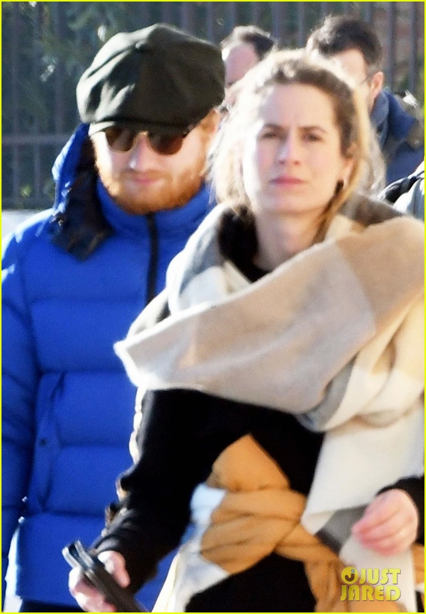 ed sheeran wife cherry seaborn hold hands while sightseeing in venice 07