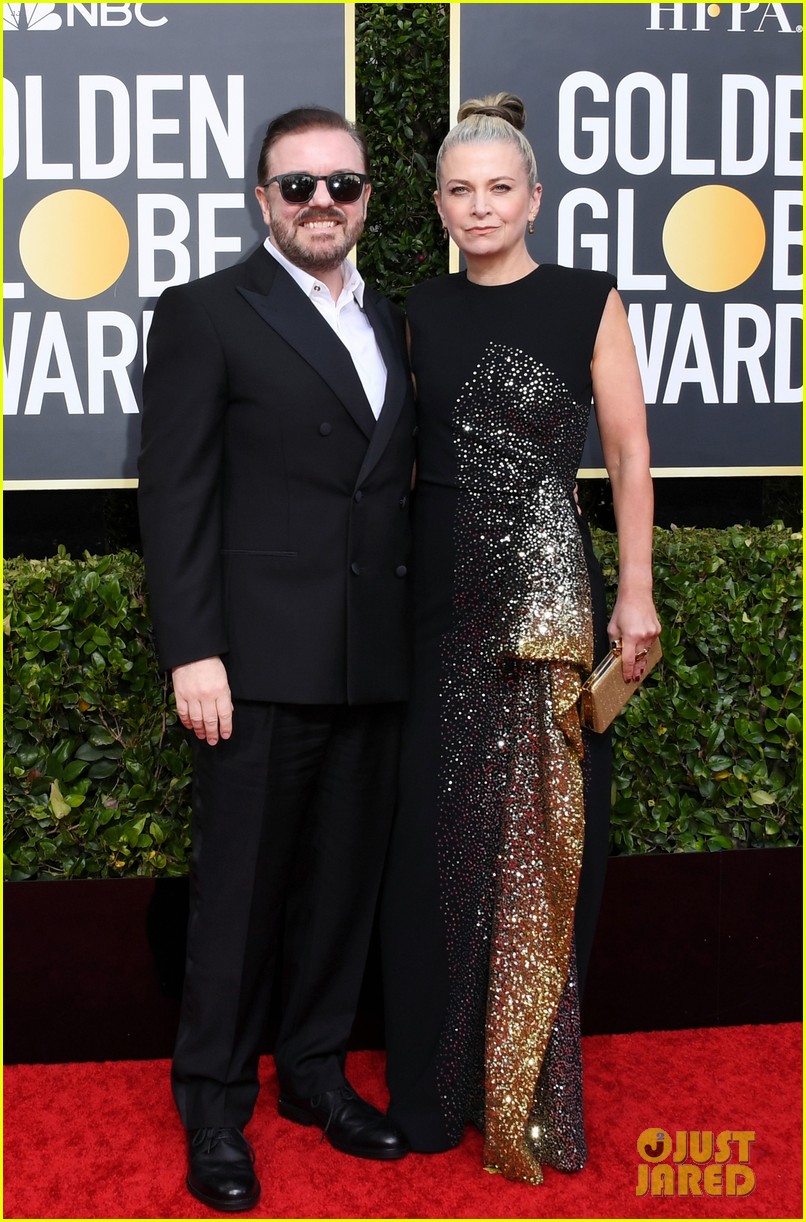 ricky gervais flashes big grin ahead of golden globes hosting duties 024409886