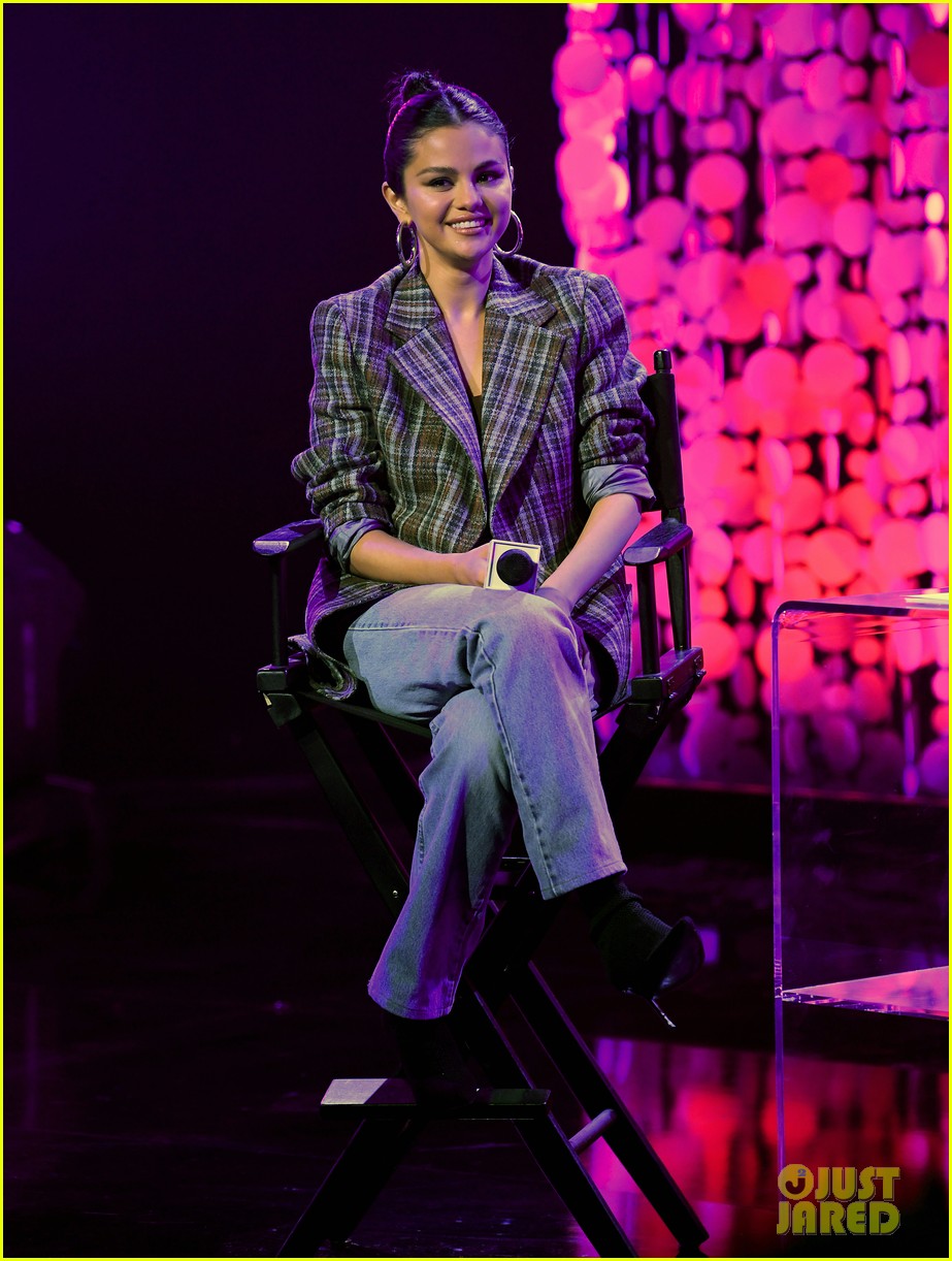 Selena Gomez Explains Her View on Dating in the Public Eye Photo