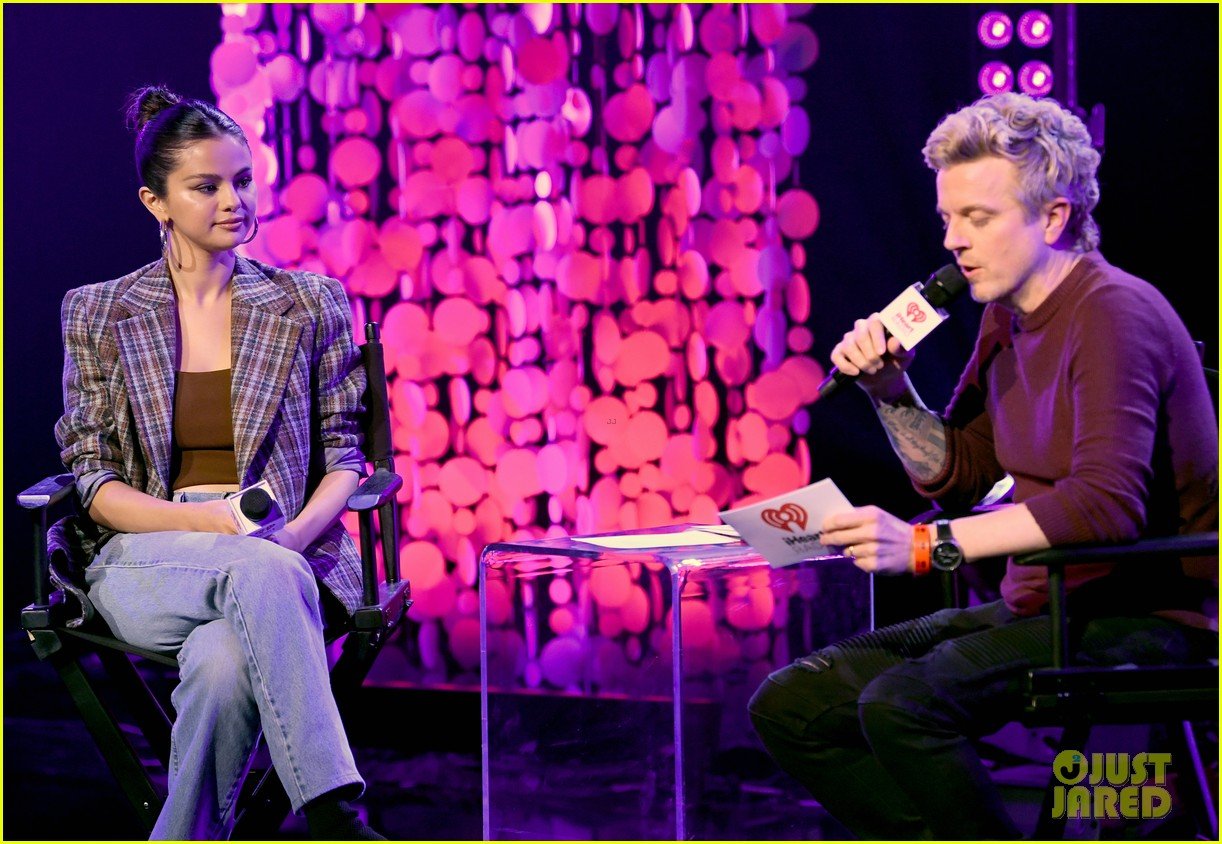 Selena Gomez Explains Her View on Dating in the Public Eye Photo