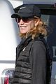 felicity huffman shares a laugh fellow volunteers community service 02