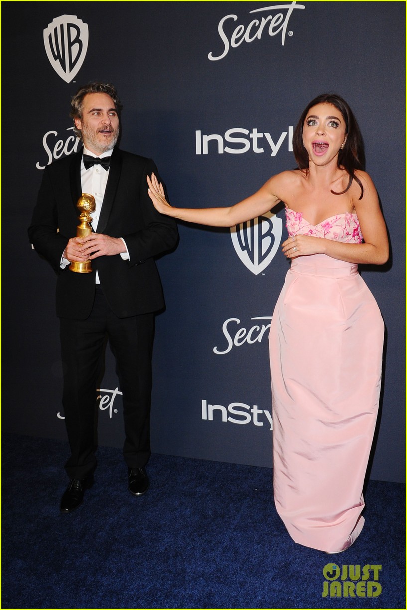 sarah hyland joaquin phoenix bow to each other golden globes 034411592