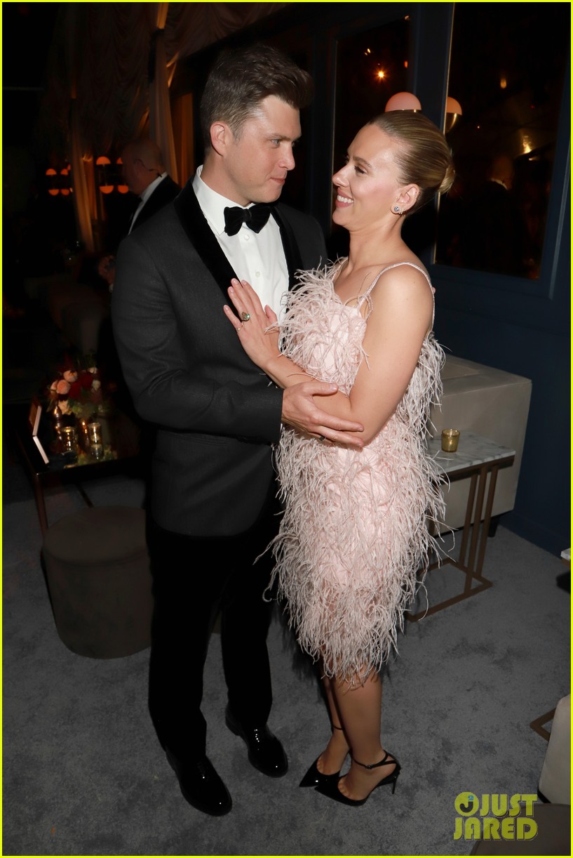 scarlett johansson switches it up at netflixs golden globes after party with colin jost 044411512